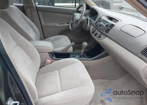 2004 Toyota Camry Le z USA, uszkodzony, nr VIN 4T1BE32K44U840416